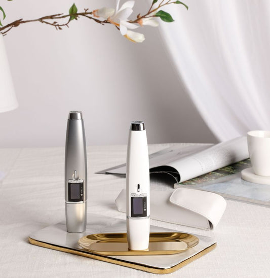 This image shows two EstellaMAX devices from the GPT 5 series, one in silver and the other in white, both designed for skin and body care. With 5 ultrasound frequencies and 15 treatment programs, these devices offer versatile options for personalized skincare and body treatments, enhancing skin rejuvenation and toning.